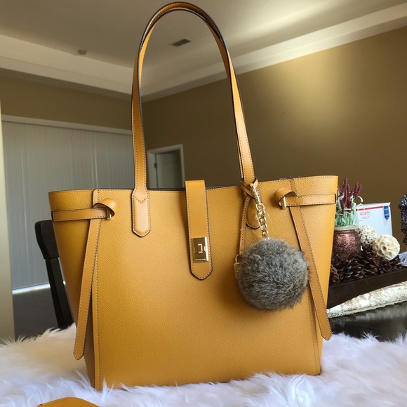 Michael Kors Cassie tote wallet & fur charm set - Picture 4 of 7